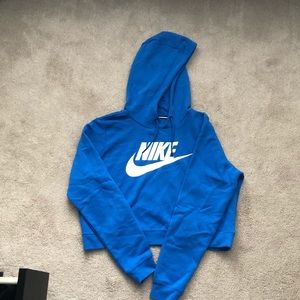 nike cropped hoodie!